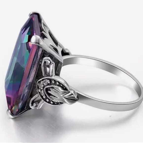 Large rainbow gen, refracts 7 colors. Beautiful! - Picture 3 of 5